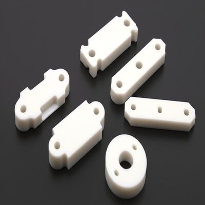 Buen precio Partes de mecanizado CNC de plástico de ingeniería de precisión con formas superficiales complejas y mecanizado de agujeros finos en línea